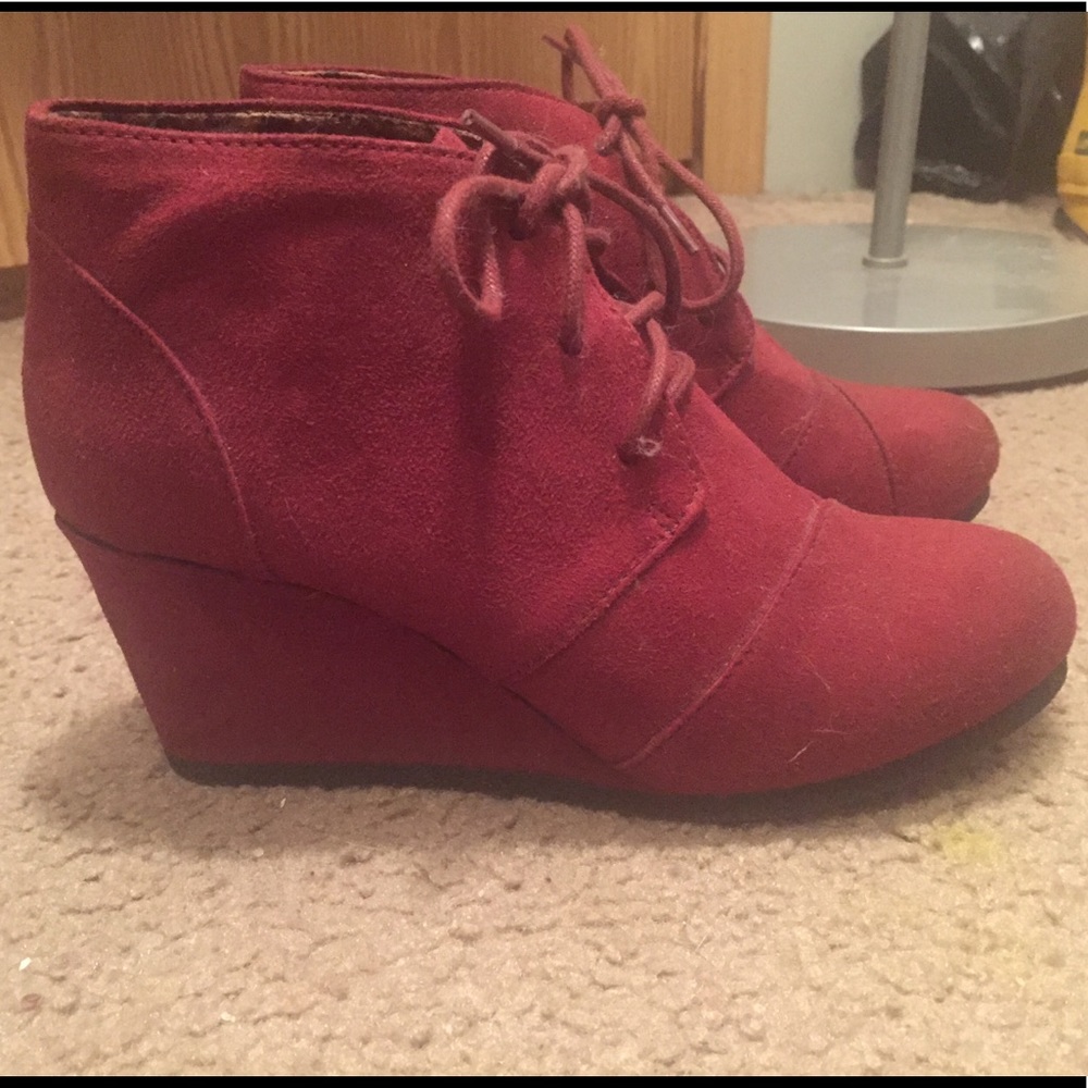 Faux suede burgundy wedges
